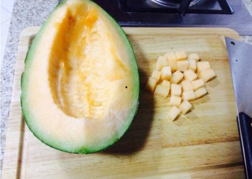 孔宝吃哈密瓜视频,甜蜜瞬间,共享美味时光 孔宝吃哈密瓜视频,甜蜜瞬间,共享美味时光