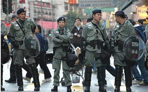 英国小警察吃瓜视频大全,趣味横生的警界日常 英国小警察吃瓜视频大全,趣味横生的警界日常